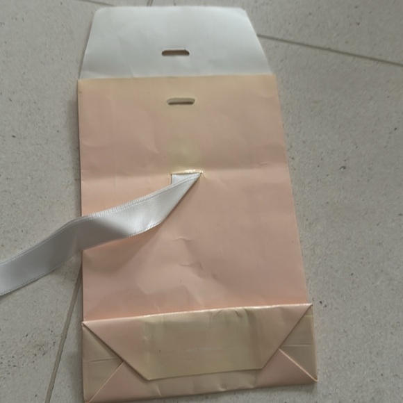 Very cute Guerlain Paris bag with ribbon closure. - Picture 2 of 2